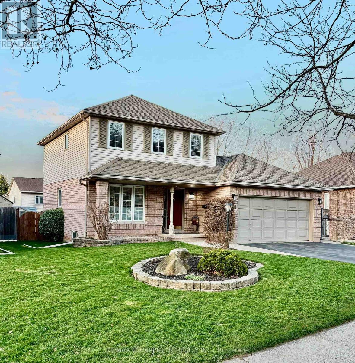 39 Colonial Crescent, Grimsby, Ontario  L3M 5H3 - Photo 2 - X13005672