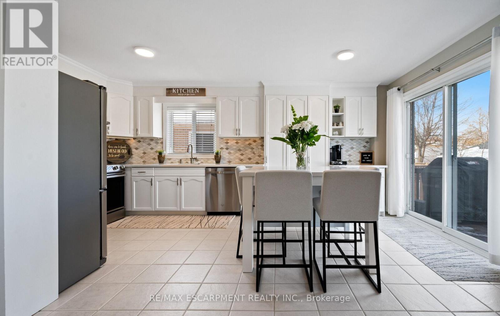 39 Colonial Crescent, Grimsby, Ontario  L3M 5H3 - Photo 9 - X13005672