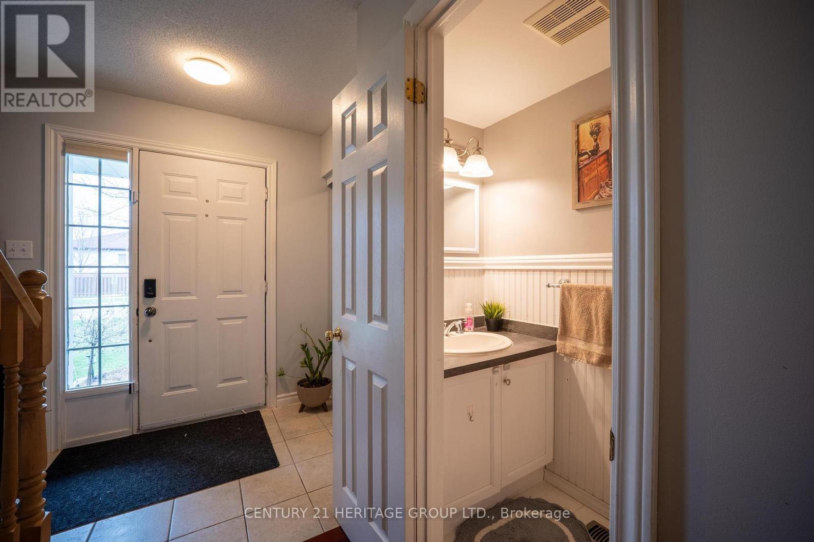 4448 Dennis Avenue, Lincoln, Ontario  L0R 1B5 - Photo 2 - X13005856