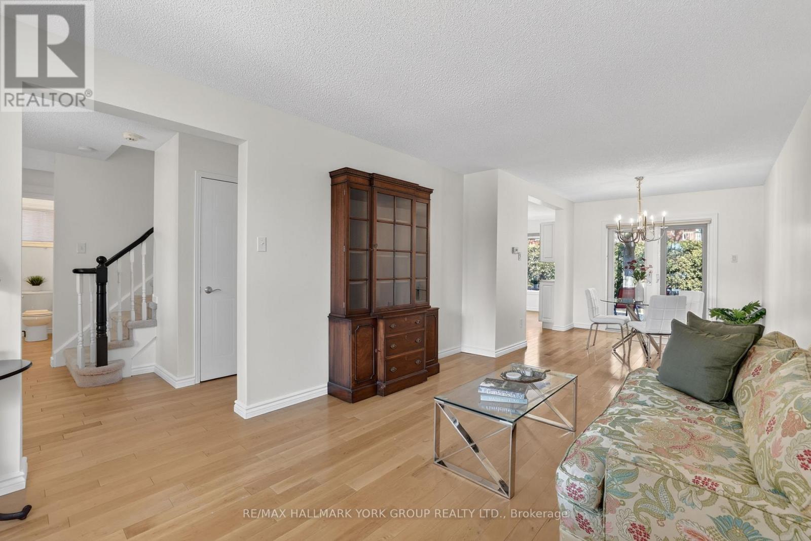 26 Mendys Forest, Aurora, Ontario  L4G 5A4 - Photo 7 - N12981156