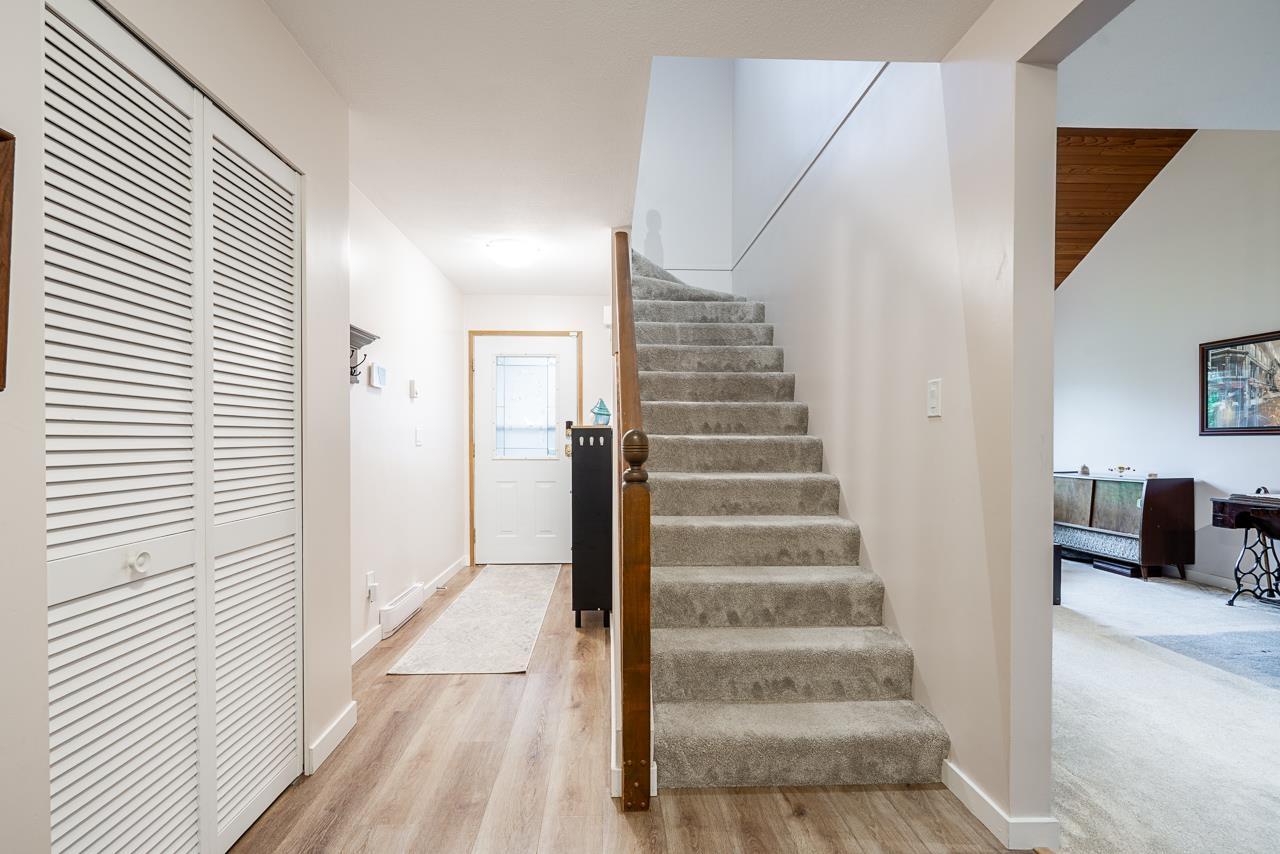 15429 90 Avenue, Surrey, British Columbia  V3R 9J5 - Photo 5 - R3110932