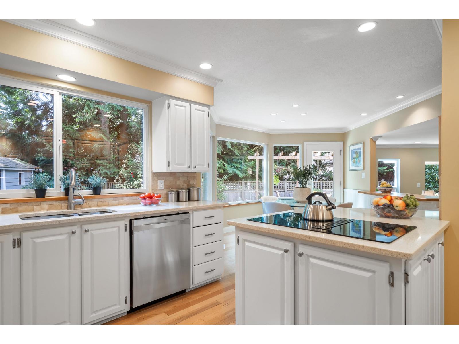 13247 17a Avenue, Surrey, British Columbia  V4A 6R9 - Photo 3 - R3111689