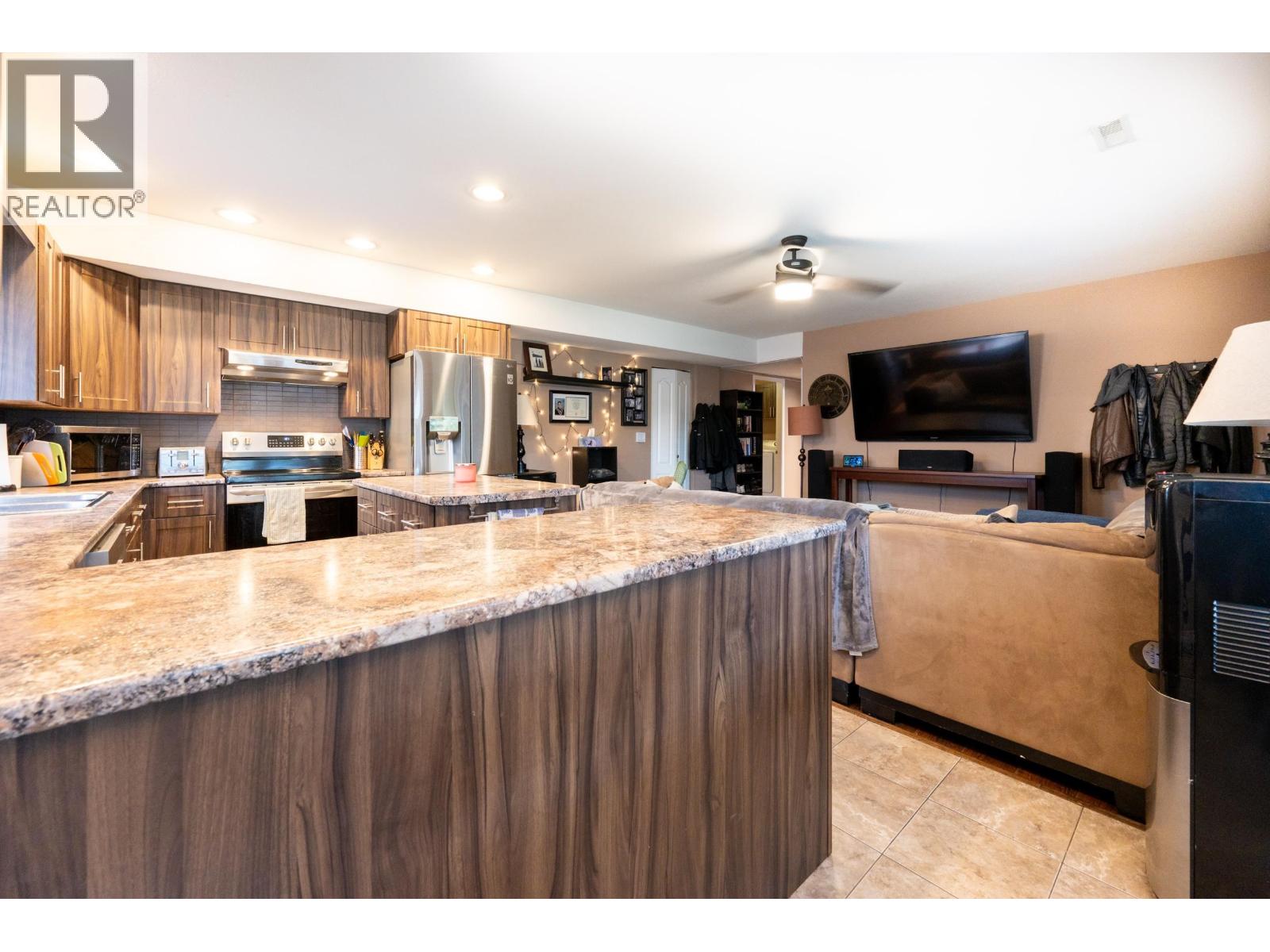 102 Viscount Place, New Westminster, British Columbia  V3M 6L4 - Photo 17 - R3112238