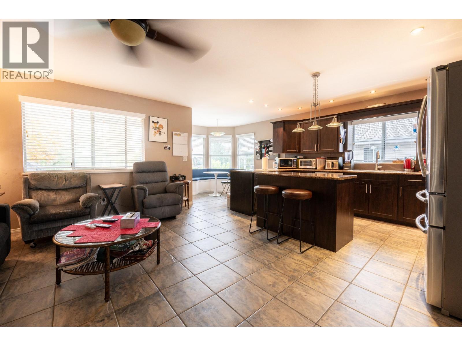 102 Viscount Place, New Westminster, British Columbia  V3M 6L4 - Photo 3 - R3112238