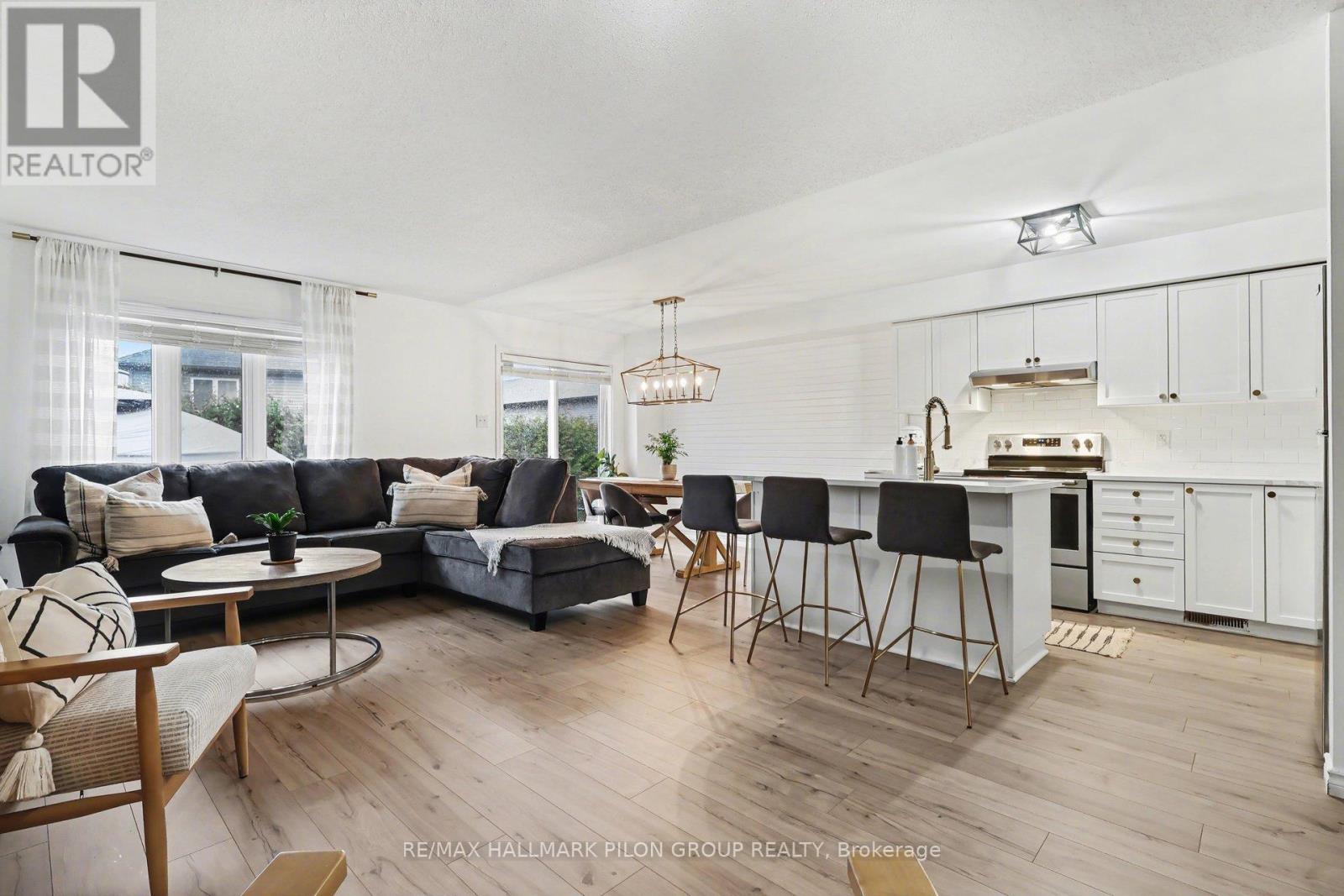 218 Rolling Meadow Crescent, Ottawa, Ontario  K1W 0B1 - Photo 2 - X13006206