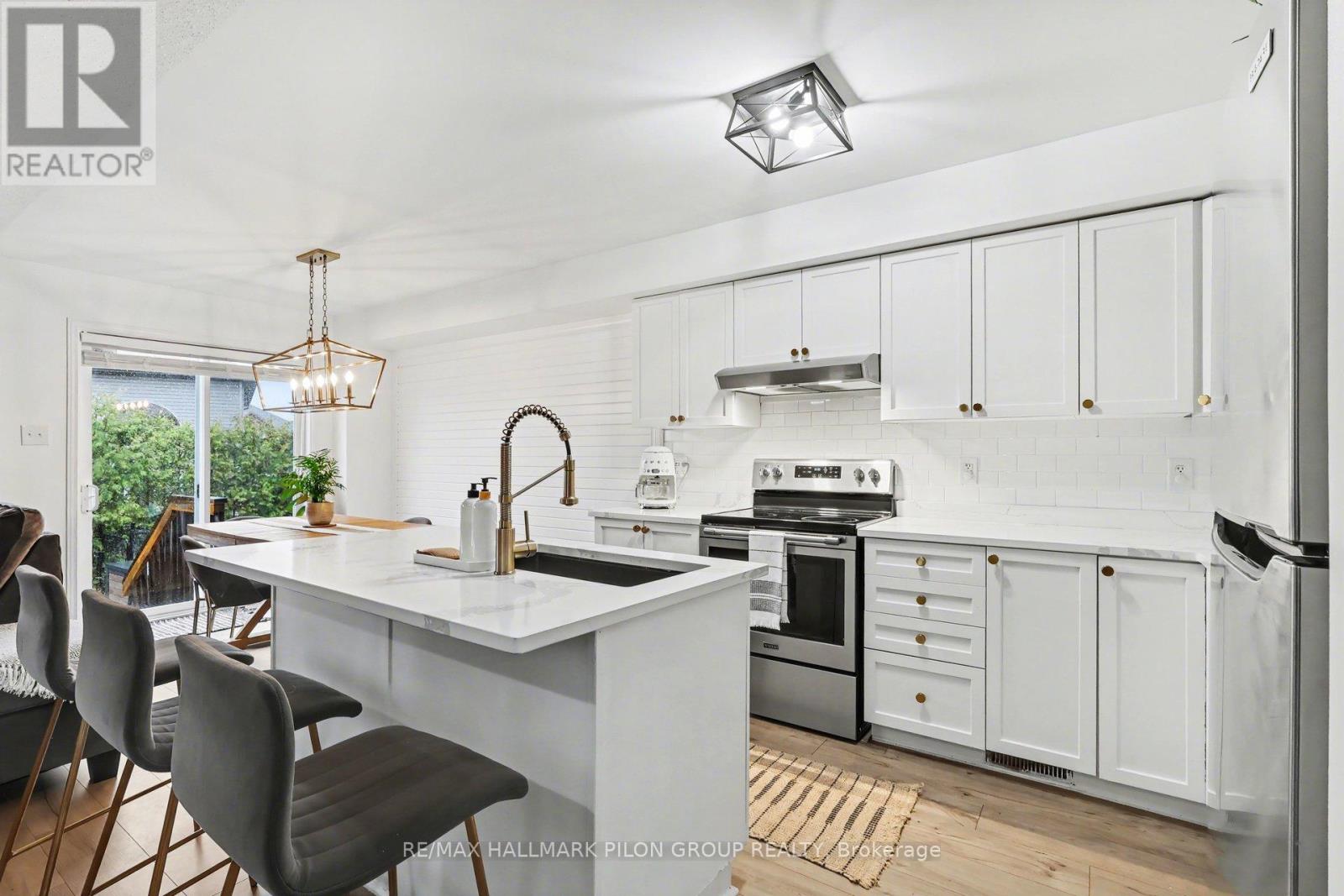 218 Rolling Meadow Crescent, Ottawa, Ontario  K1W 0B1 - Photo 4 - X13006206