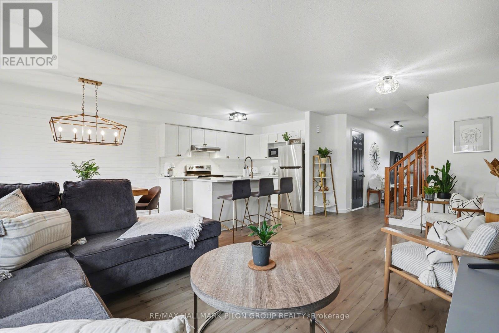 218 Rolling Meadow Crescent, Ottawa, Ontario  K1W 0B1 - Photo 7 - X13006206