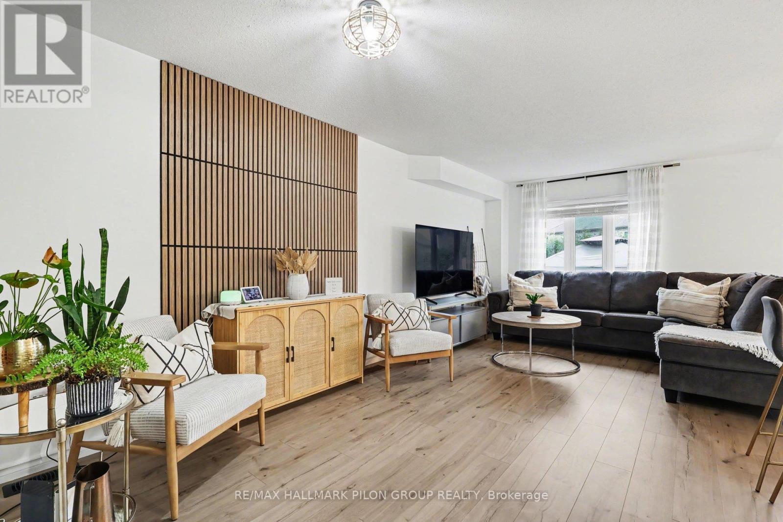 218 Rolling Meadow Crescent, Ottawa, Ontario  K1W 0B1 - Photo 8 - X13006206