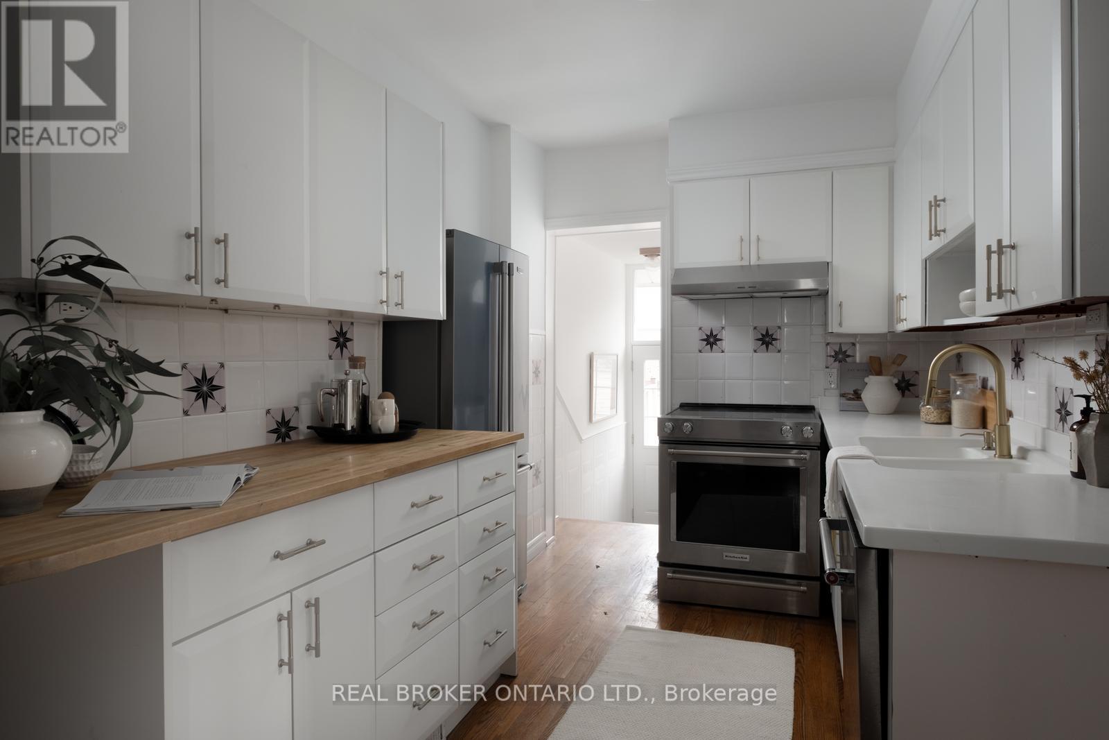 256 Monarch Park Avenue, Toronto, Ontario  M4J 4S5 - Photo 8 - E13006102