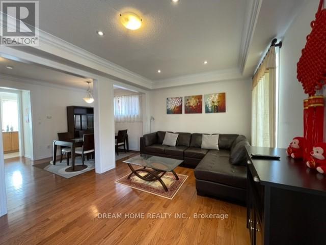 18 Yates Avenue, Toronto, Ontario  M1L 0C3 - Photo 8 - E13006116