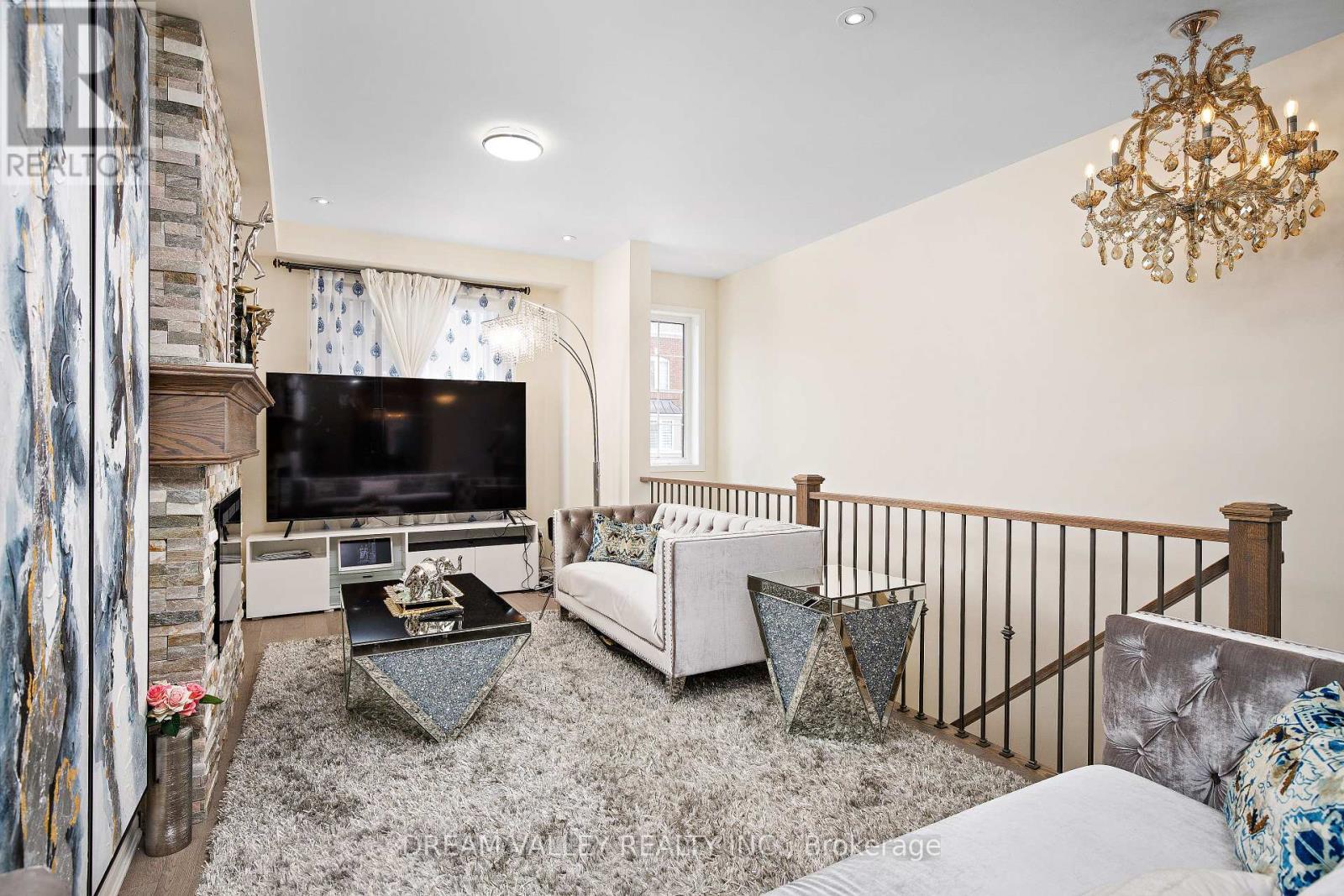 88 Jolly Way, Toronto, Ontario  M1P 0E2 - Photo 5 - E13006208