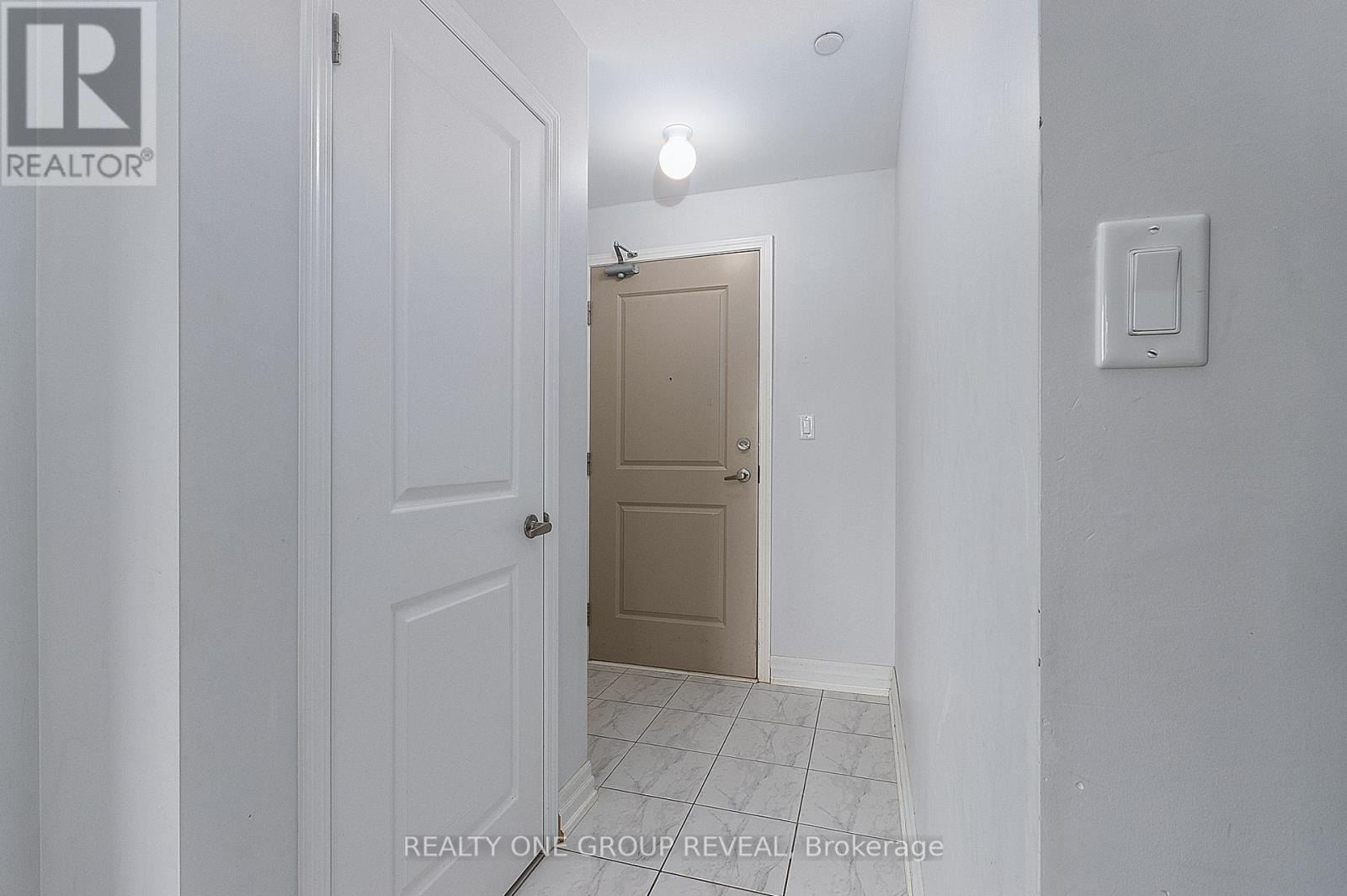 210 - 80 Aspen Springs Drive, Clarington, Ontario  L1C 0V4 - Photo 3 - E13006252