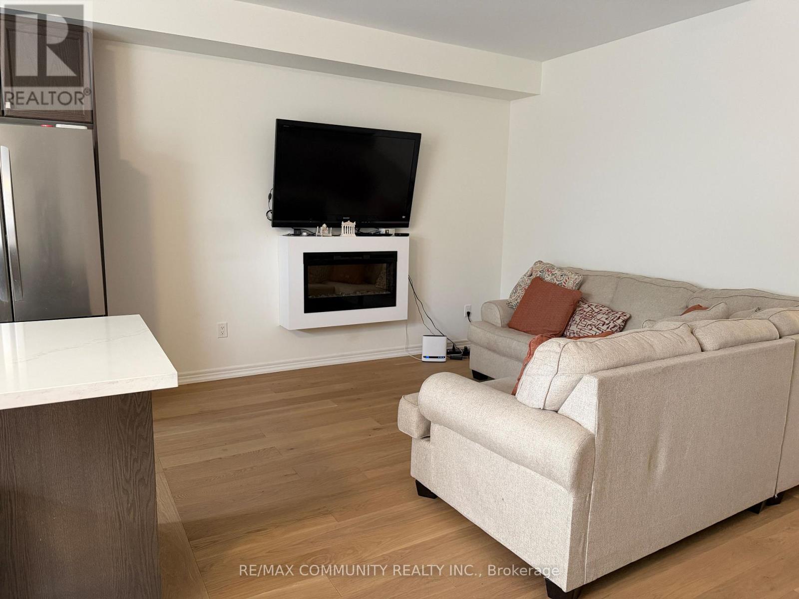 2891 Albatross Way, Pickering, Ontario  L1X 0P6 - Photo 4 - E13006278