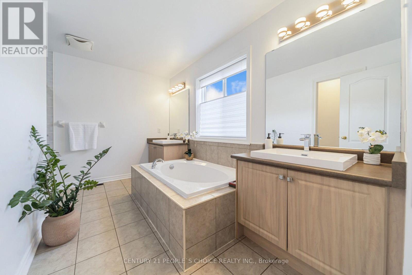 7107 Appletree Lane, Mississauga, Ontario L5W 1W5 - Photo 29 - W12944912