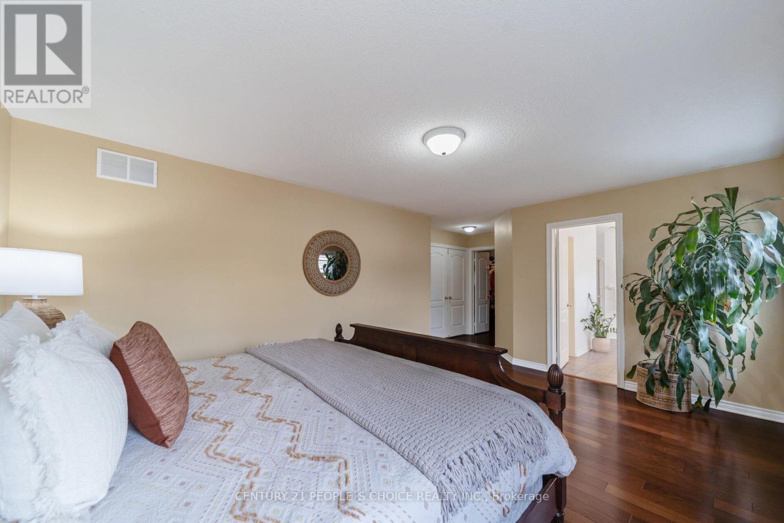 7107 Appletree Lane, Mississauga, Ontario L5W 1W5 - Photo 26 - W12944912