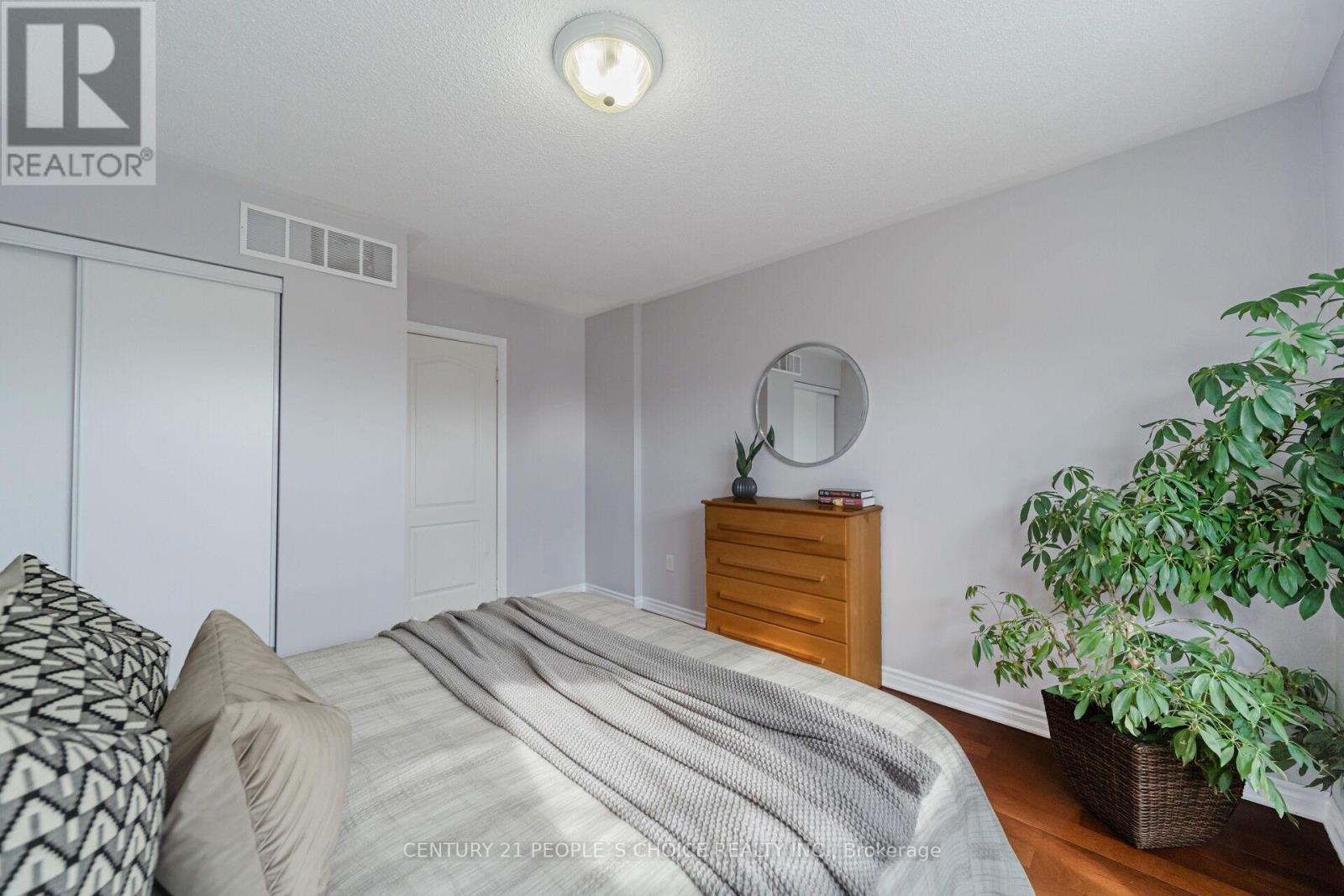 7107 Appletree Lane, Mississauga, Ontario L5W 1W5 - Photo 38 - W12944912