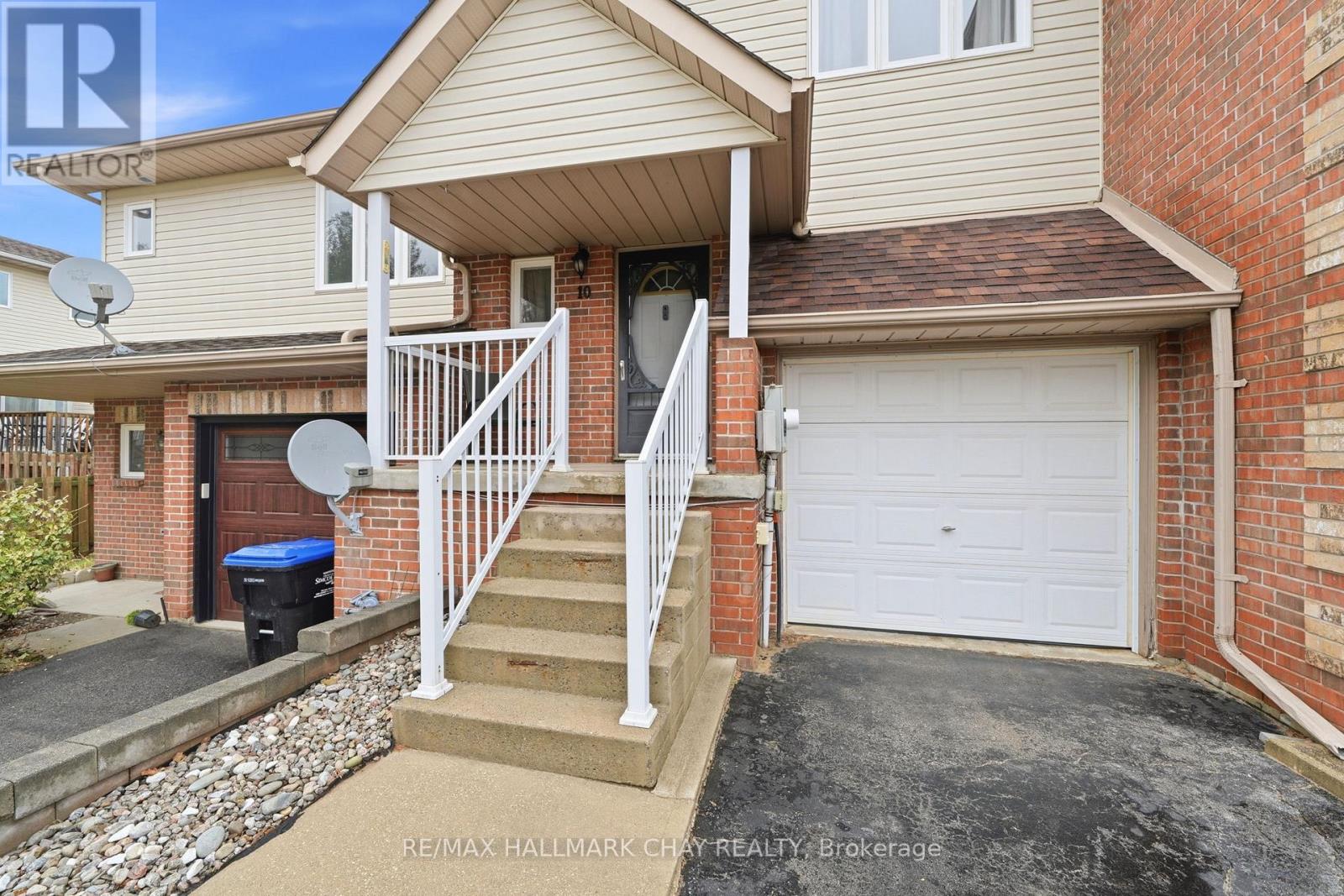 10 Parkside Crescent, Essa, Ontario  L0M 1B3 - Photo 3 - N13006232