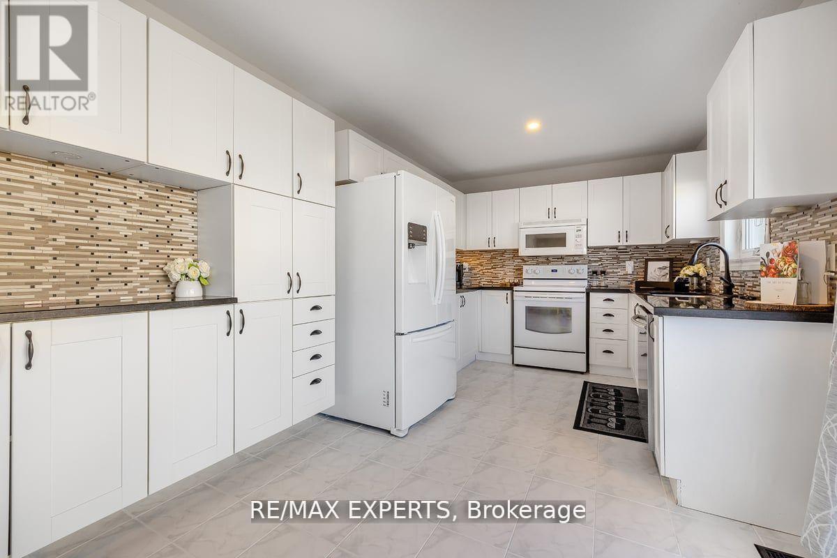 10 Snowden Avenue, Barrie, Ontario  L4M 7H3 - Photo 12 - S13006096