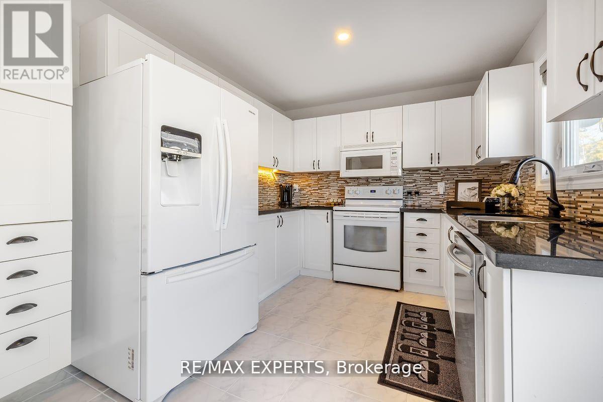 10 Snowden Avenue, Barrie, Ontario  L4M 7H3 - Photo 13 - S13006096