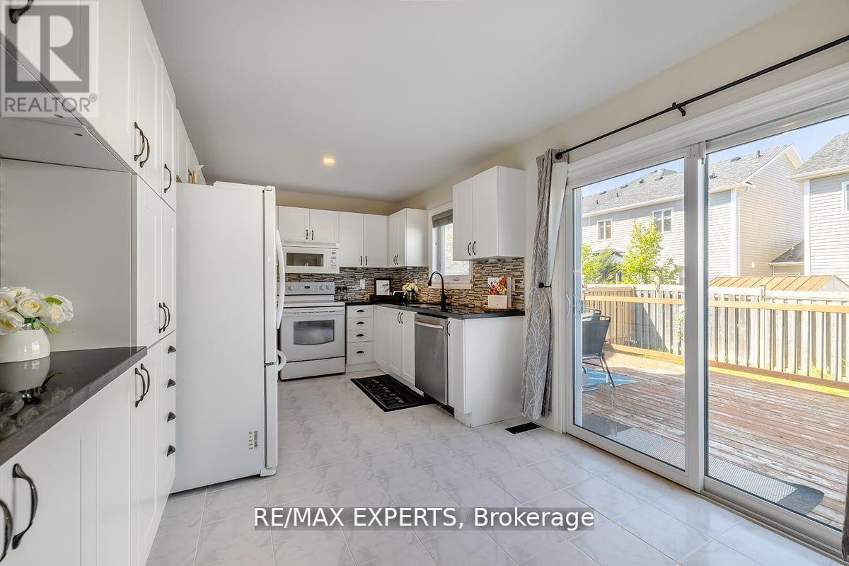 10 Snowden Avenue, Barrie, Ontario  L4M 7H3 - Photo 15 - S13006096