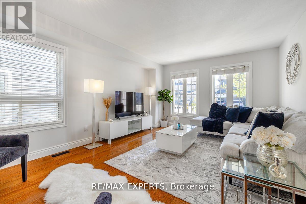 10 Snowden Avenue, Barrie, Ontario  L4M 7H3 - Photo 4 - S13006096