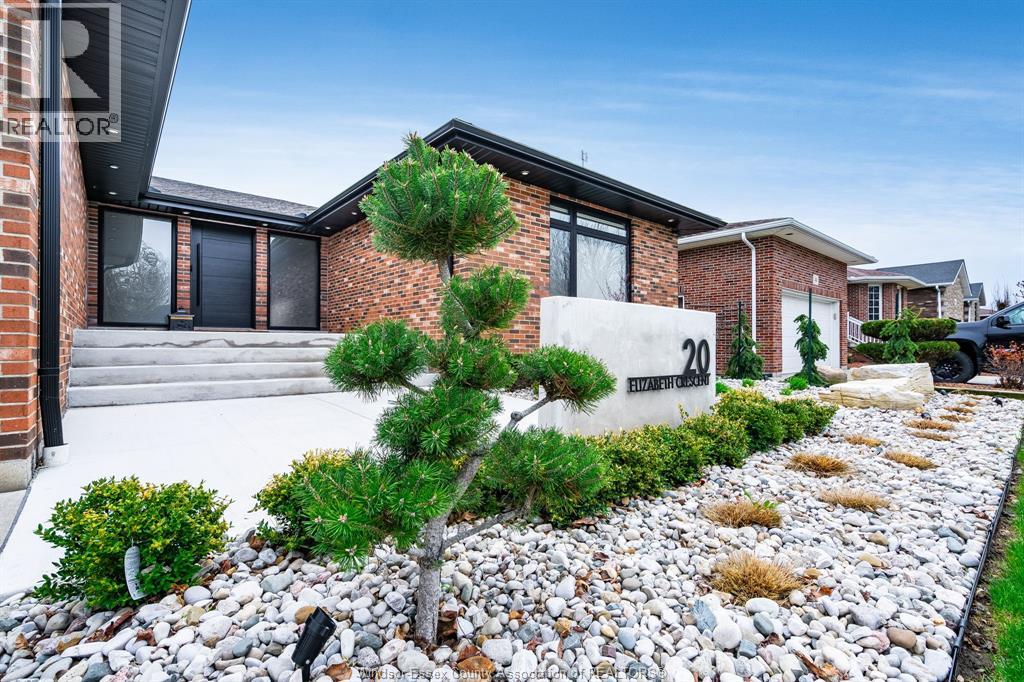 20 Elizabeth Crescent, Leamington, Ontario  N8H 4Y1 - Photo 2 - 26008314