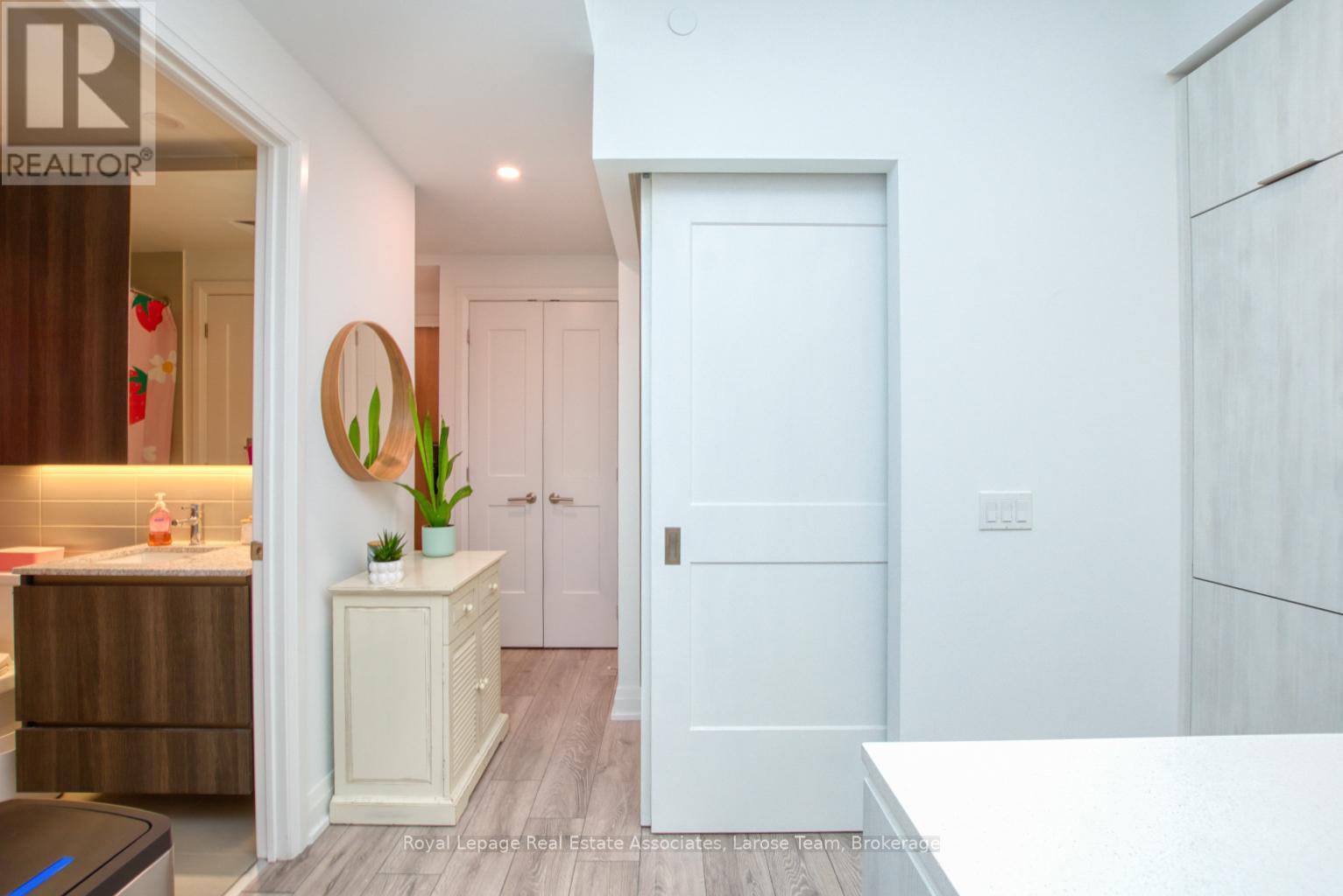 811 - 21 Park Street E, Mississauga, Ontario  L5G 1L7 - Photo 11 - W13006168