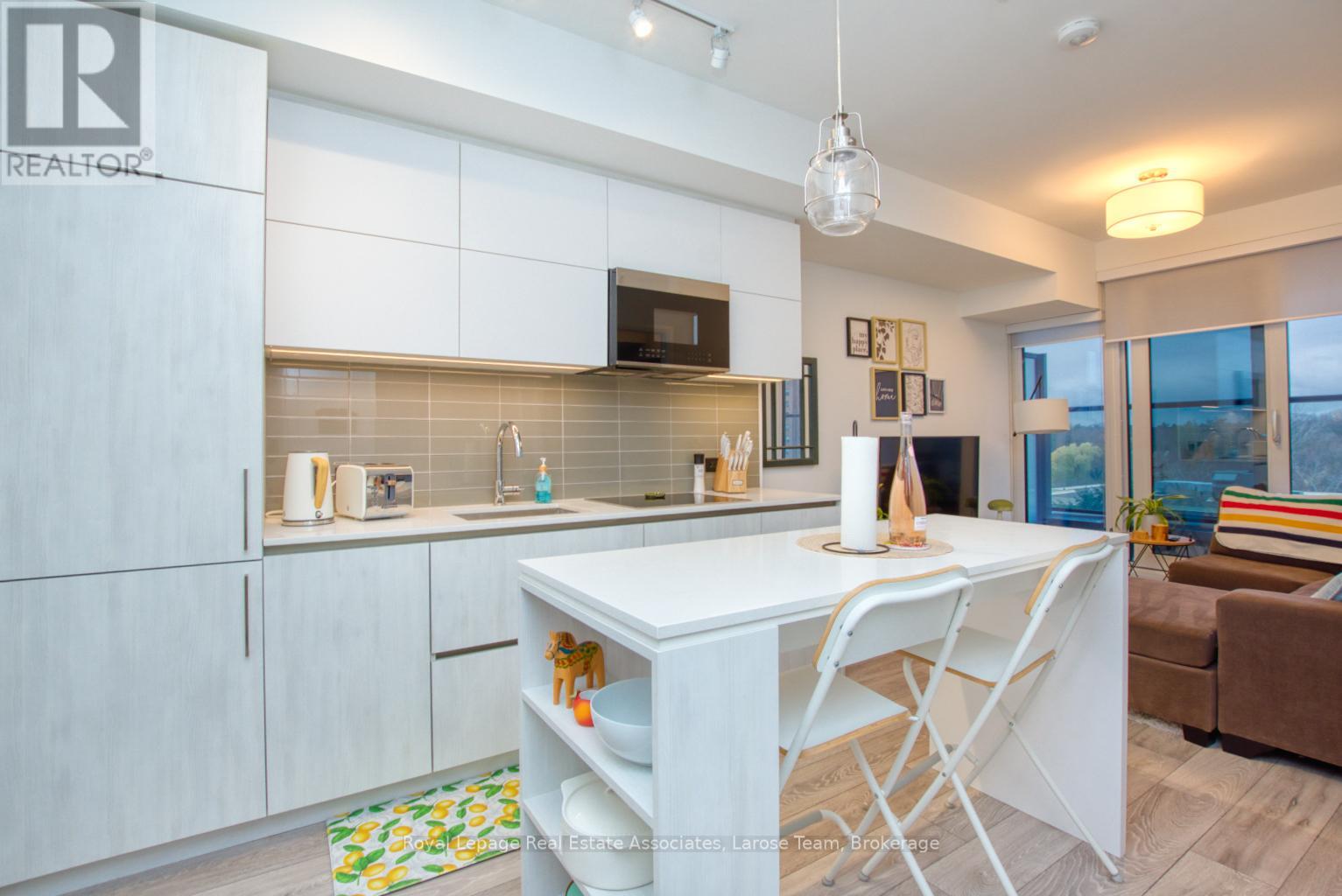 811 - 21 Park Street E, Mississauga, Ontario  L5G 1L7 - Photo 3 - W13006168