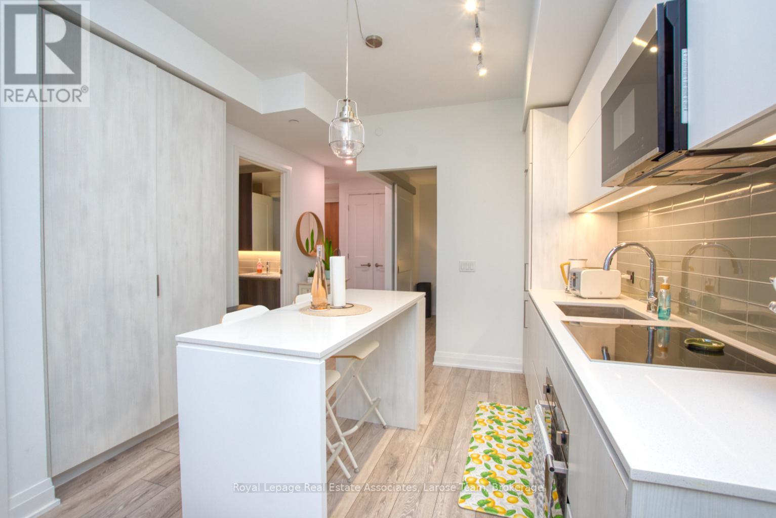 811 - 21 Park Street E, Mississauga, Ontario  L5G 1L7 - Photo 5 - W13006168