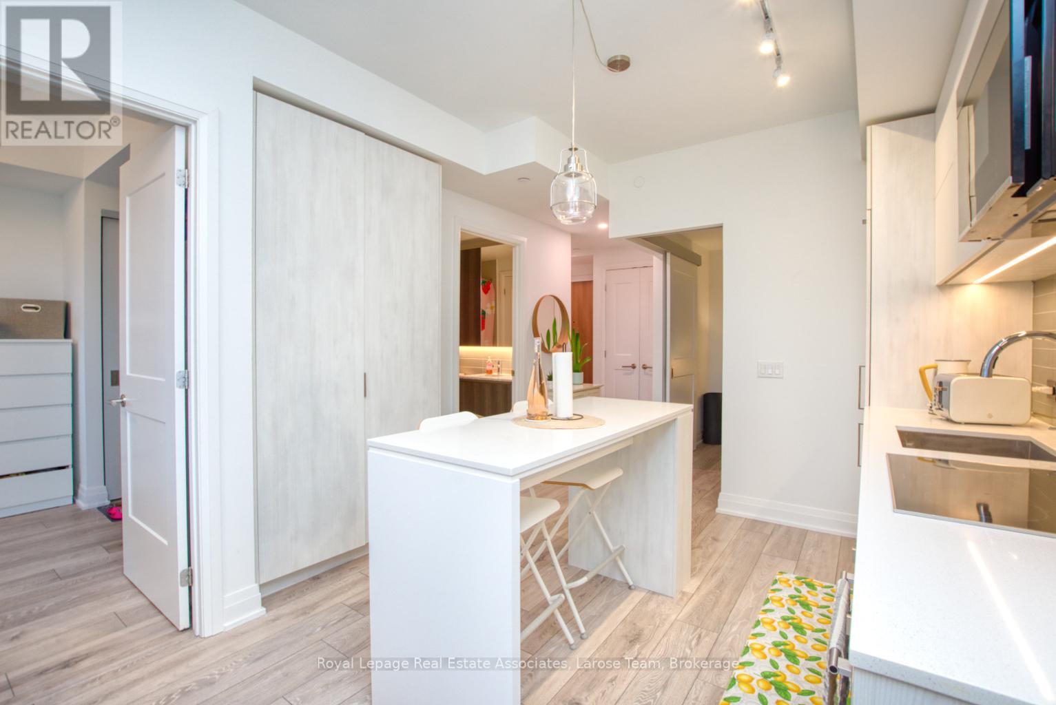 811 - 21 Park Street E, Mississauga, Ontario  L5G 1L7 - Photo 9 - W13006168