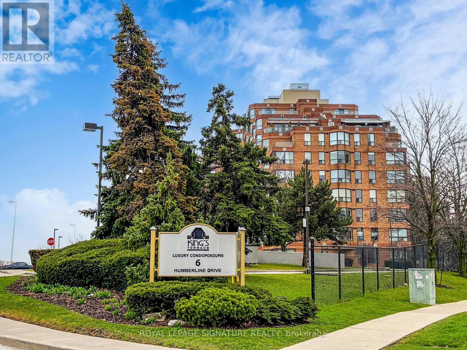 303 - 6 HUMBERLINE DRIVE, Toronto, Ontario