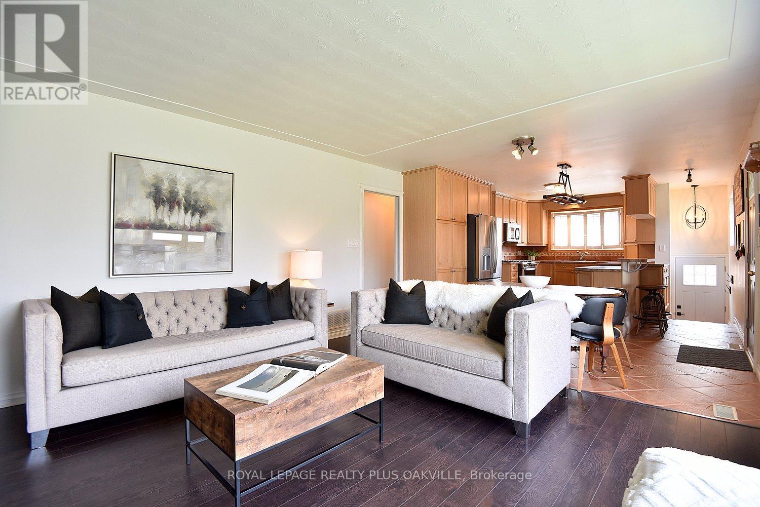 1304 Bunnell Drive, Burlington, Ontario  L7P 2E1 - Photo 4 - W13006302