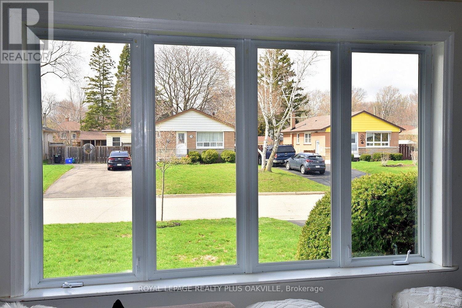 1304 Bunnell Drive, Burlington, Ontario  L7P 2E1 - Photo 5 - W13006302