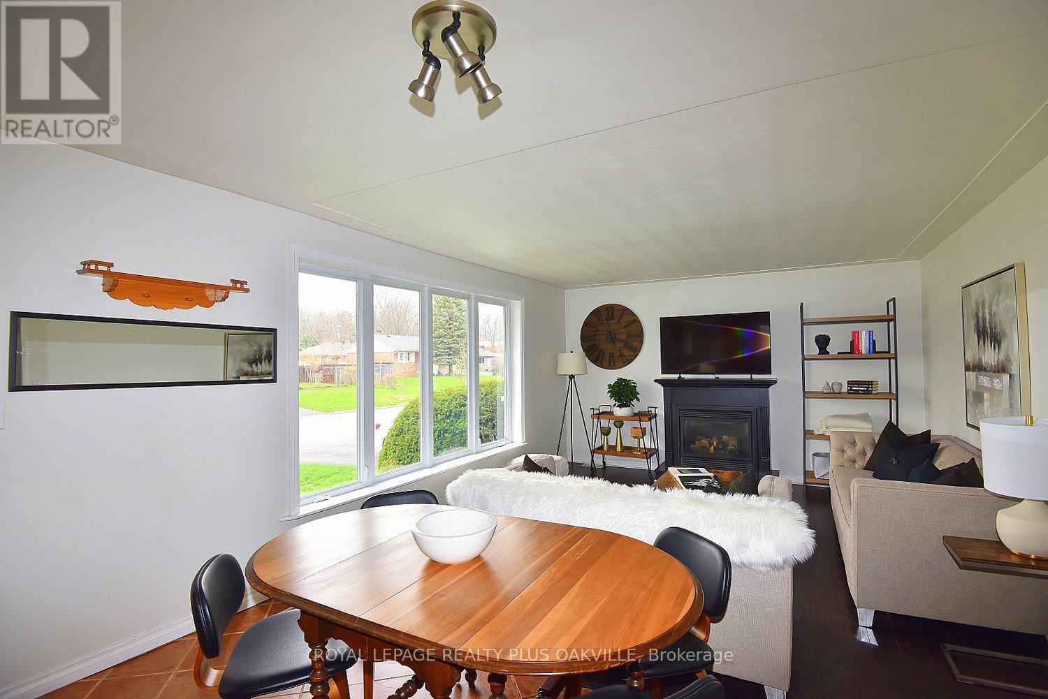 1304 Bunnell Drive, Burlington, Ontario  L7P 2E1 - Photo 8 - W13006302