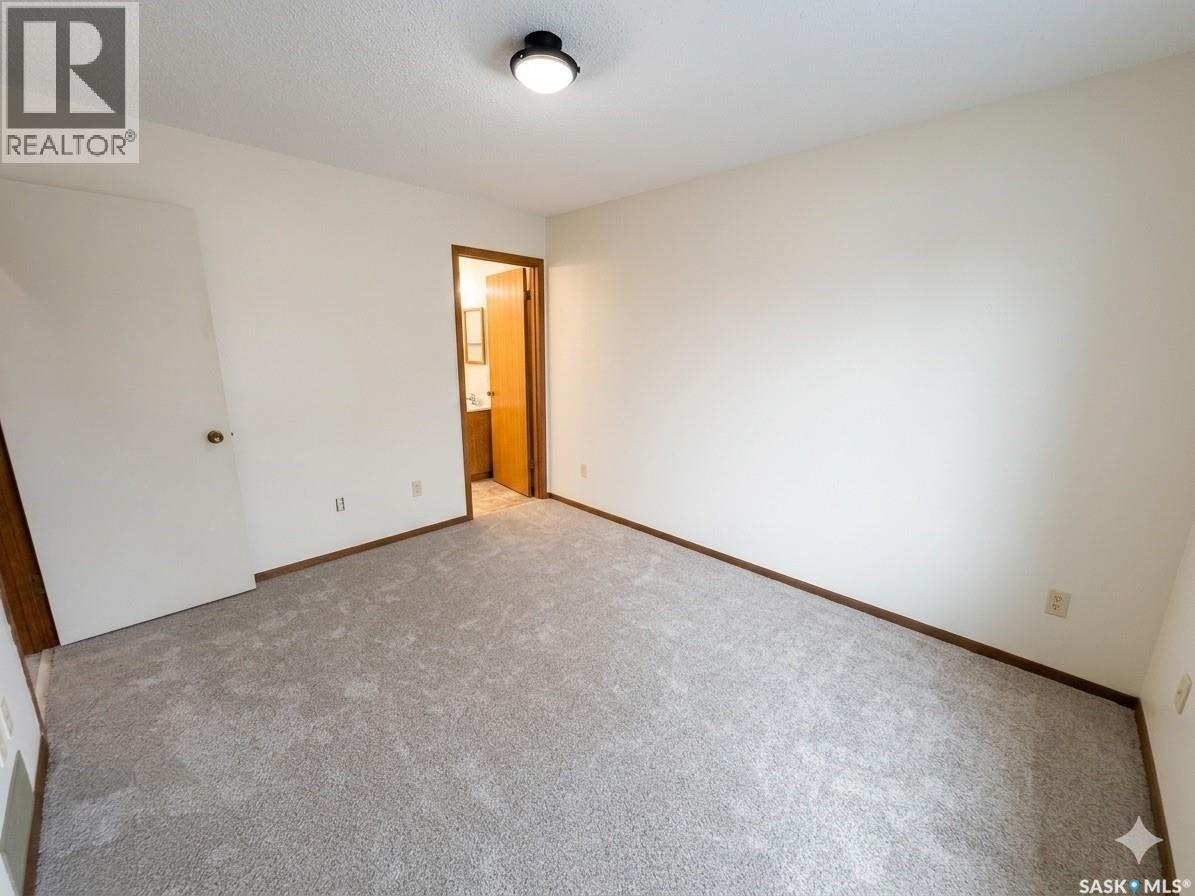 1058 Middleton Crescent, Regina, Saskatchewan  S4N 7B5 - Photo 14 - SK032883