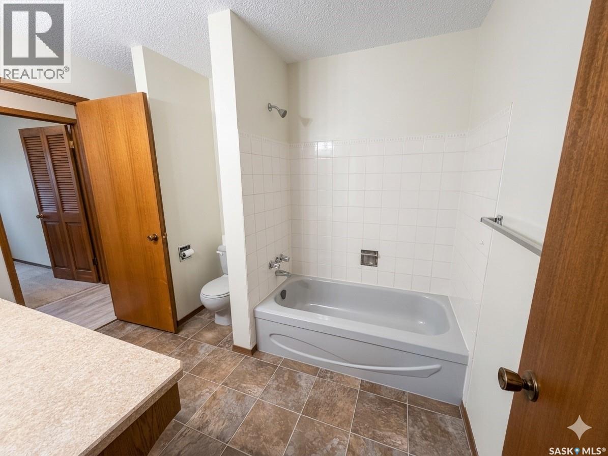 1058 Middleton Crescent, Regina, Saskatchewan  S4N 7B5 - Photo 20 - SK032883