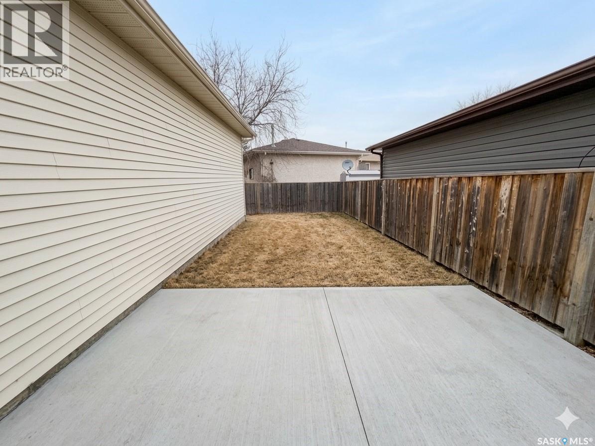1058 Middleton Crescent, Regina, Saskatchewan  S4N 7B5 - Photo 6 - SK032883