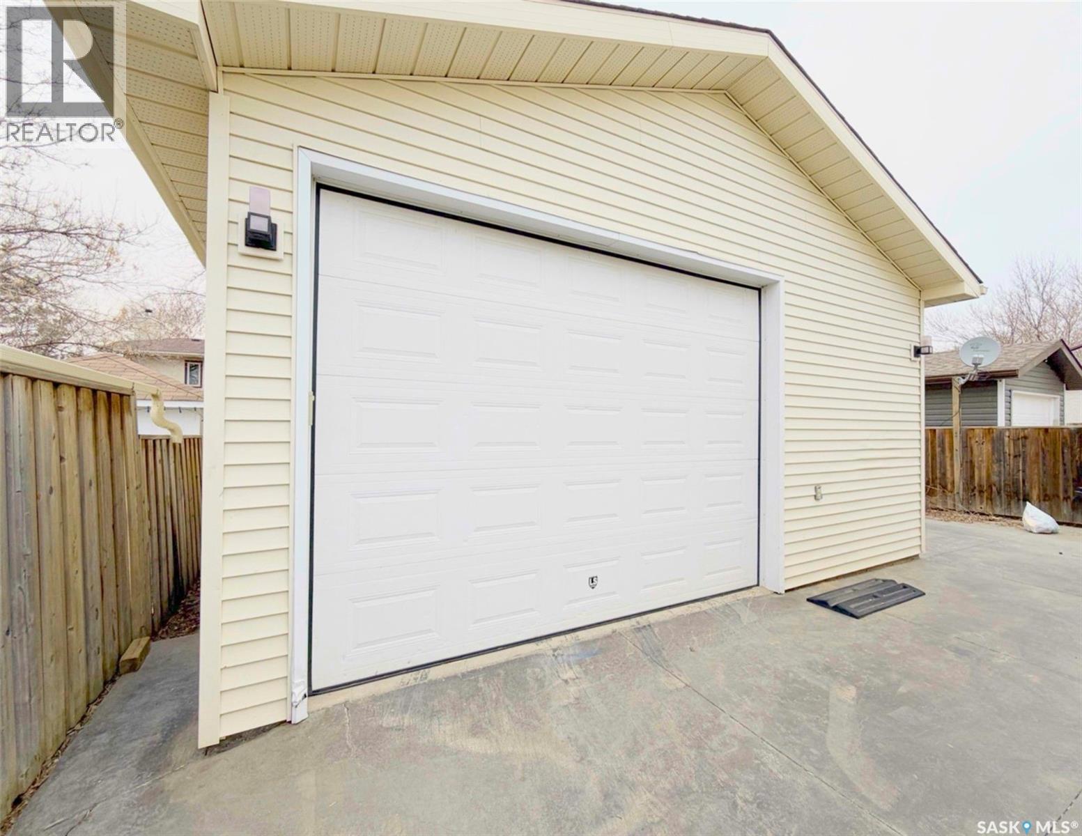 1058 Middleton Crescent, Regina, Saskatchewan  S4N 7B5 - Photo 8 - SK032883