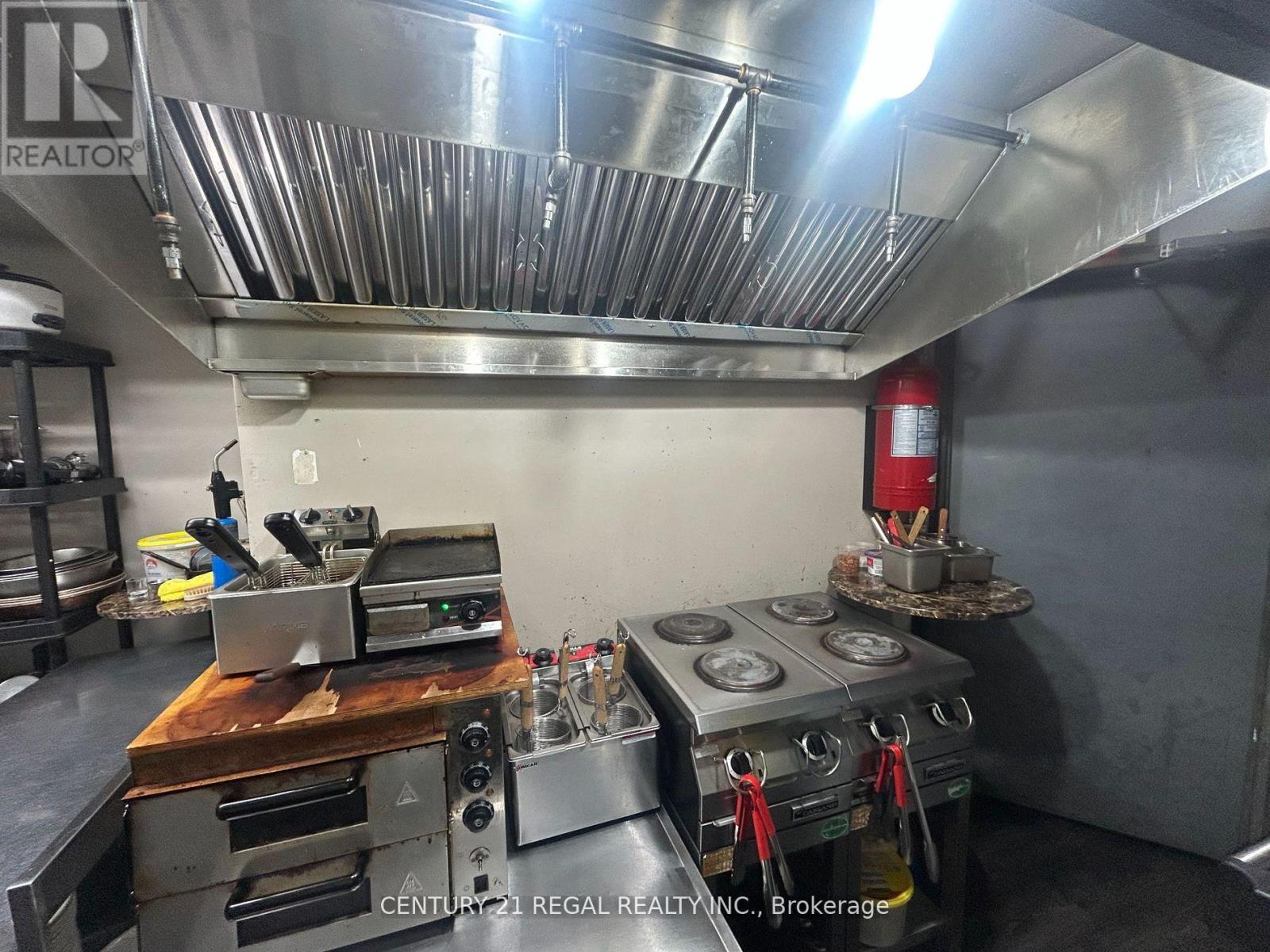 1183 Dundas Street W, Toronto, Ontario M6J 1X3 - Photo 5 - C12742650