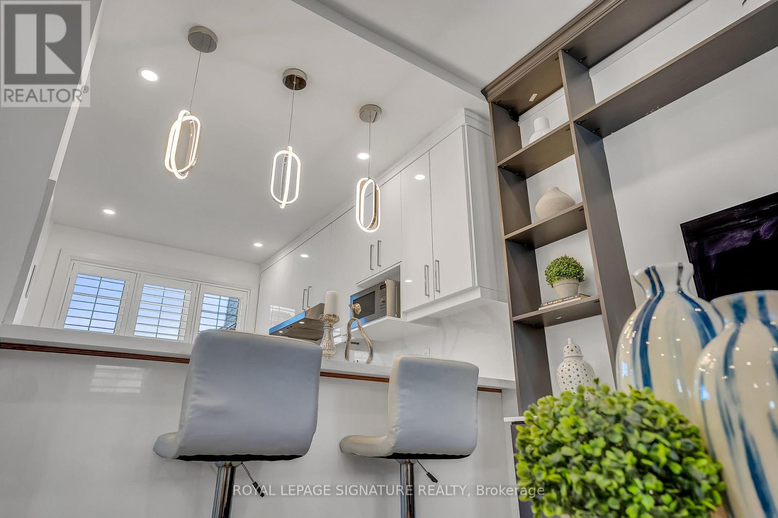 70 Clovelly Avenue, Toronto, Ontario  M6C 1Y3 - Photo 6 - C12973988