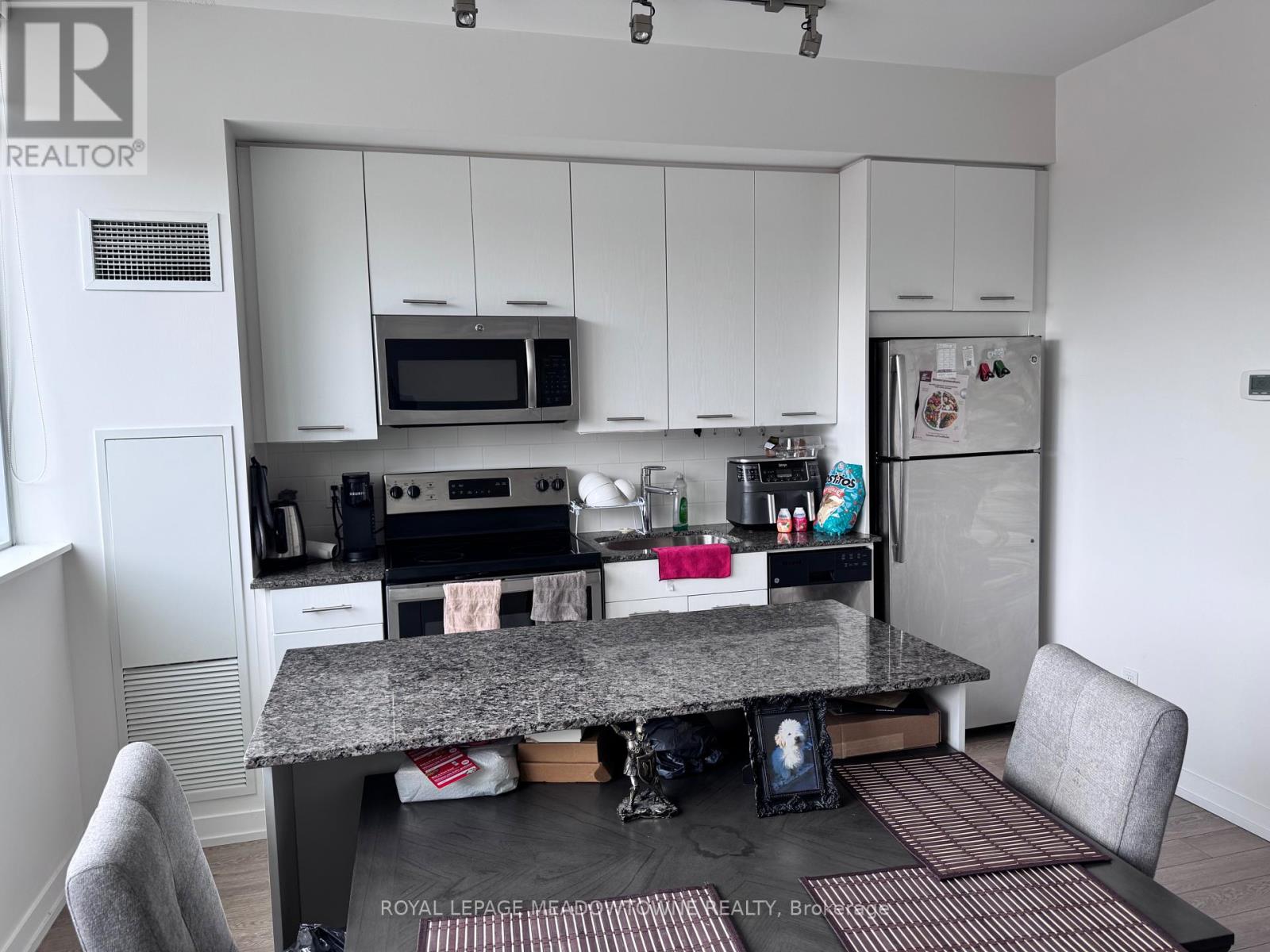 213 - 2055 Danforth Avenue, Toronto, Ontario  M4C 1J8 - Photo 3 - E12998206