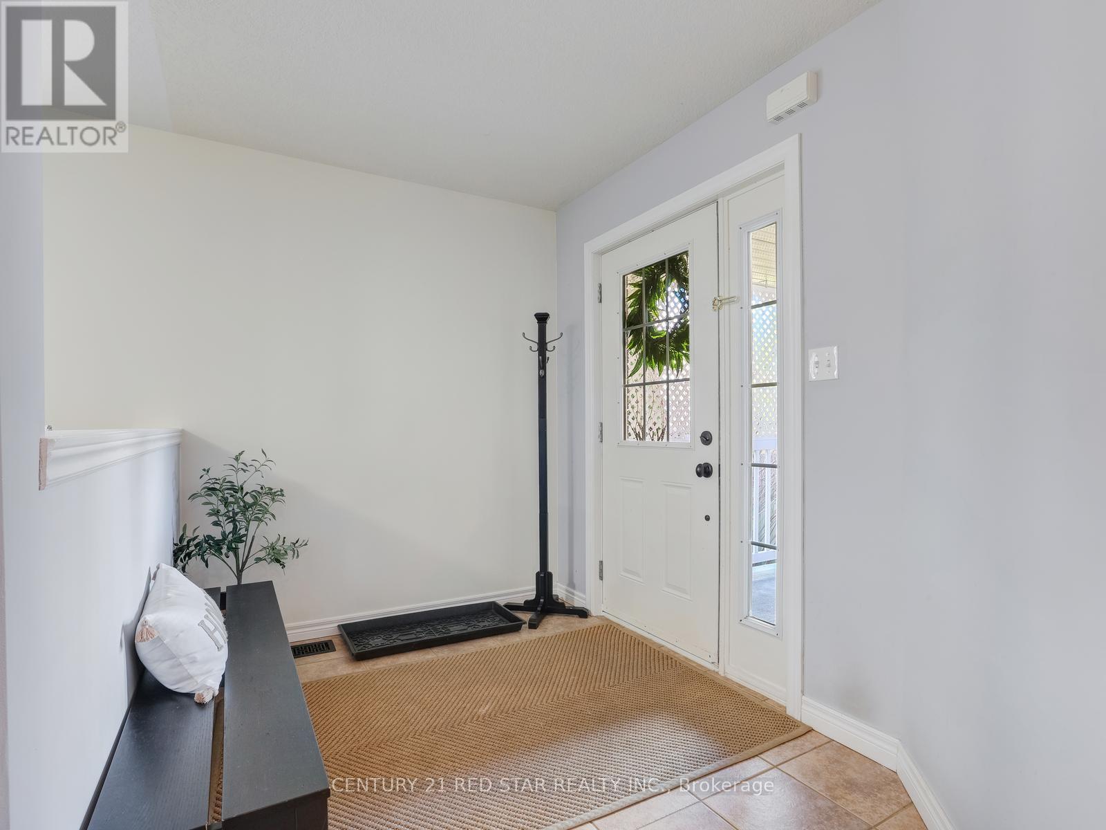 631 Doon South Drive, Kitchener, Ontario  N2P 2X5 - Photo 4 - X13006276