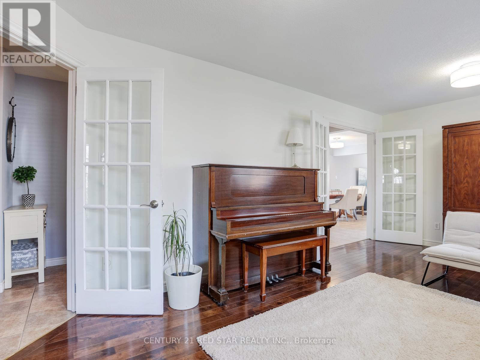 631 Doon South Drive, Kitchener, Ontario  N2P 2X5 - Photo 8 - X13006276