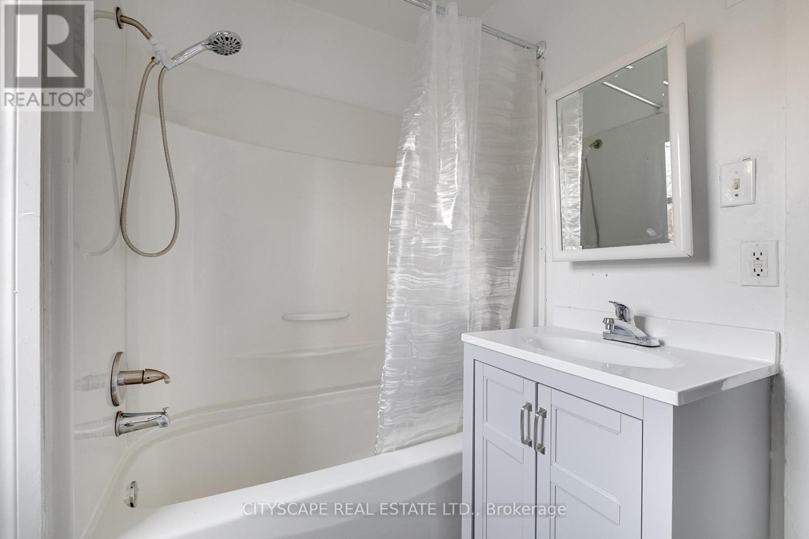 B - 61 Eby Street S, Kitchener, Ontario  N2G 3K9 - Photo 14 - X13006288