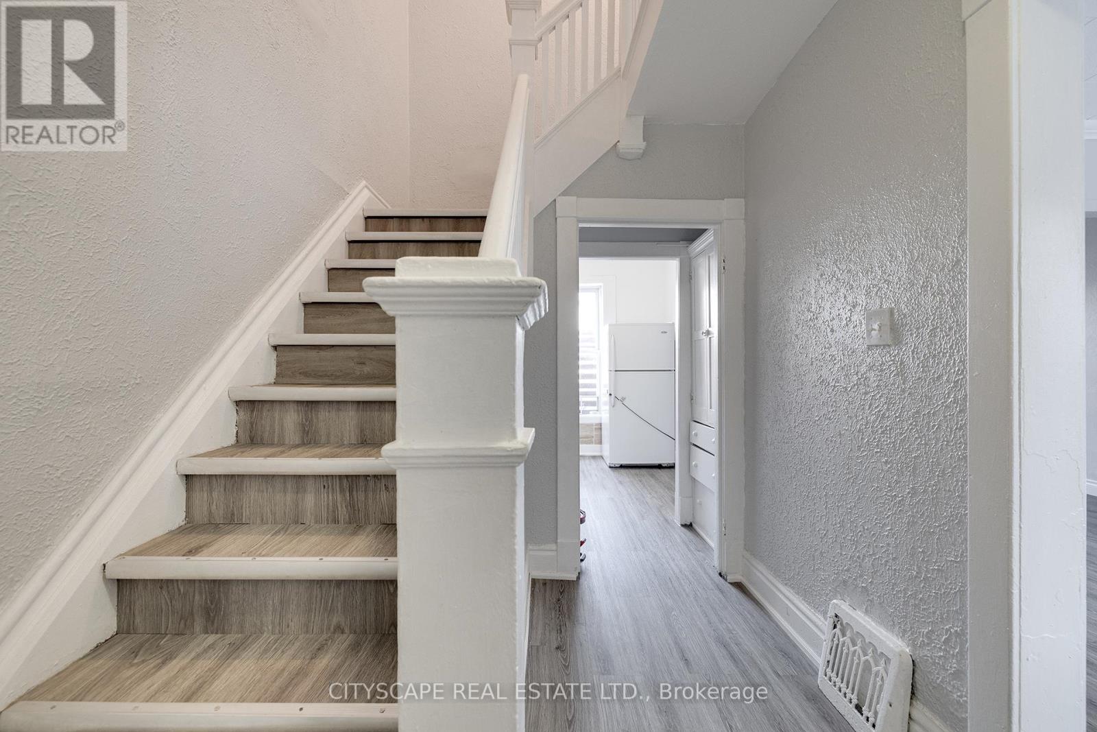 B - 61 Eby Street S, Kitchener, Ontario  N2G 3K9 - Photo 2 - X13006288