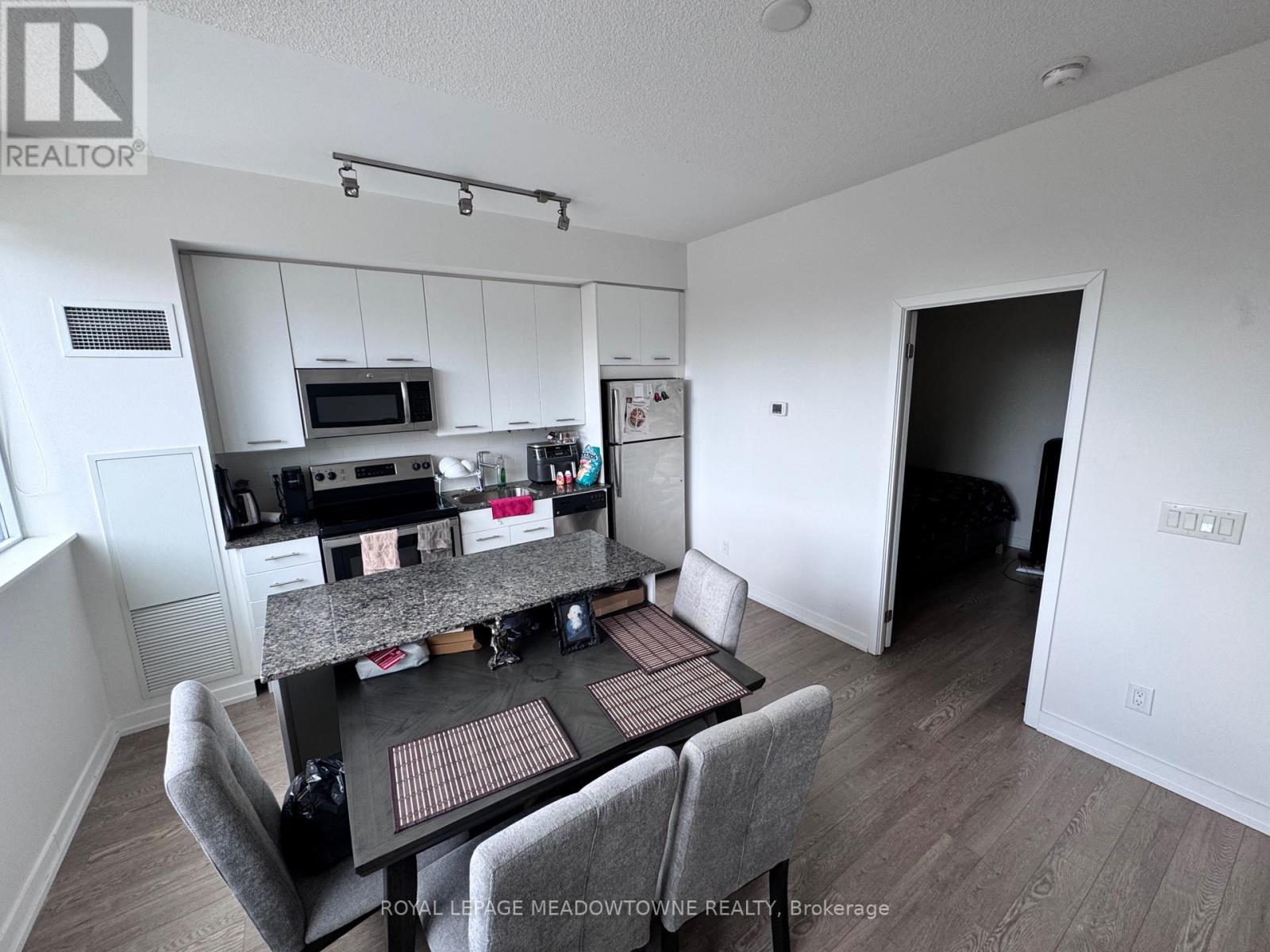 213 - 2055 Danforth Avenue, Toronto, Ontario  M4C 1J8 - Photo 4 - E12998206