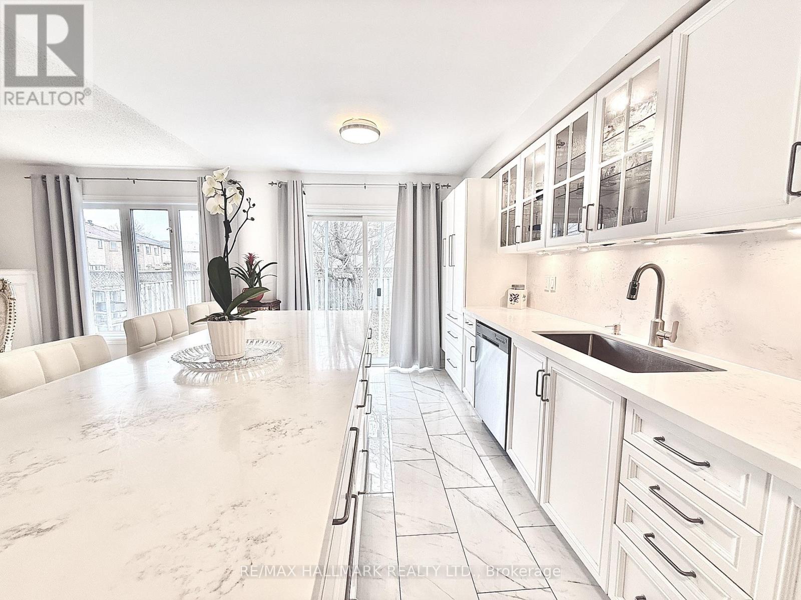 78 Sunridge Street, Richmond Hill, Ontario  L4E 3Z4 - Photo 4 - N12957818