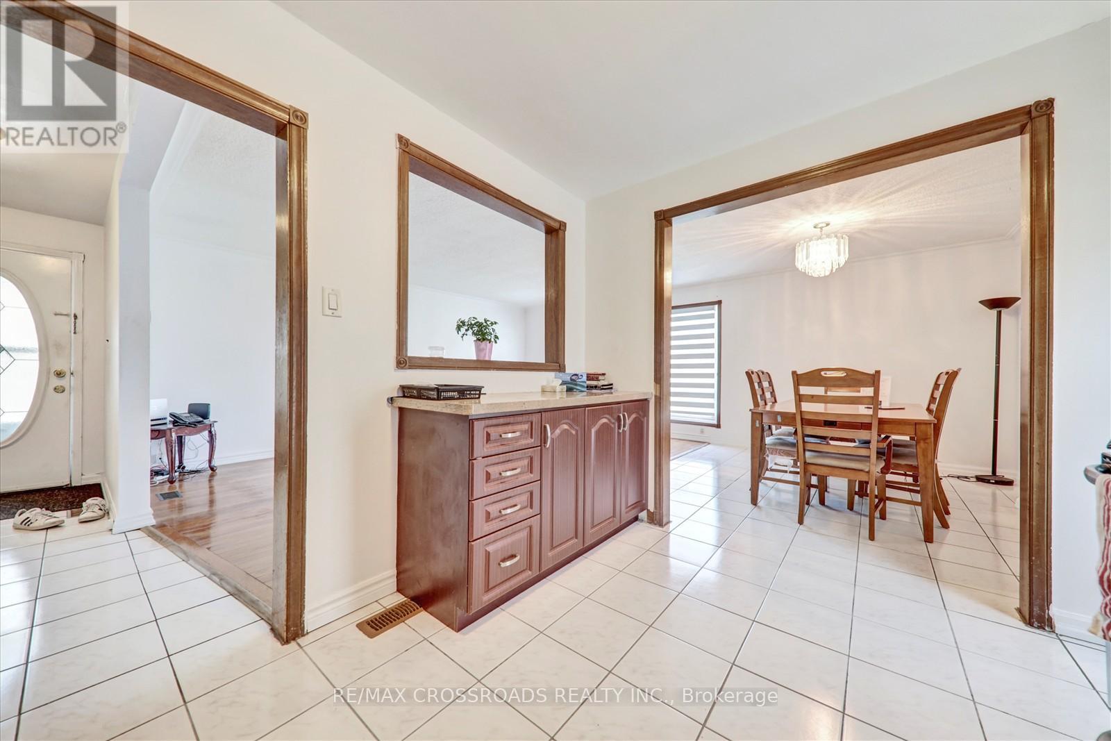 18 De Marco Boulevard, Toronto, Ontario  M6L 2W1 - Photo 14 - W12862062