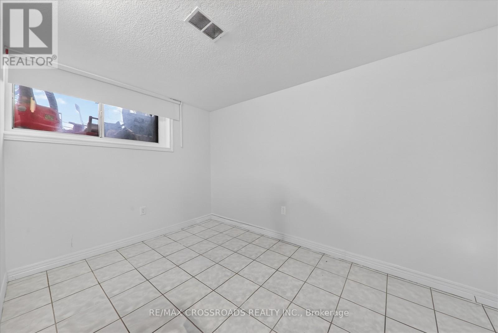 18 De Marco Boulevard, Toronto, Ontario  M6L 2W1 - Photo 30 - W12862062