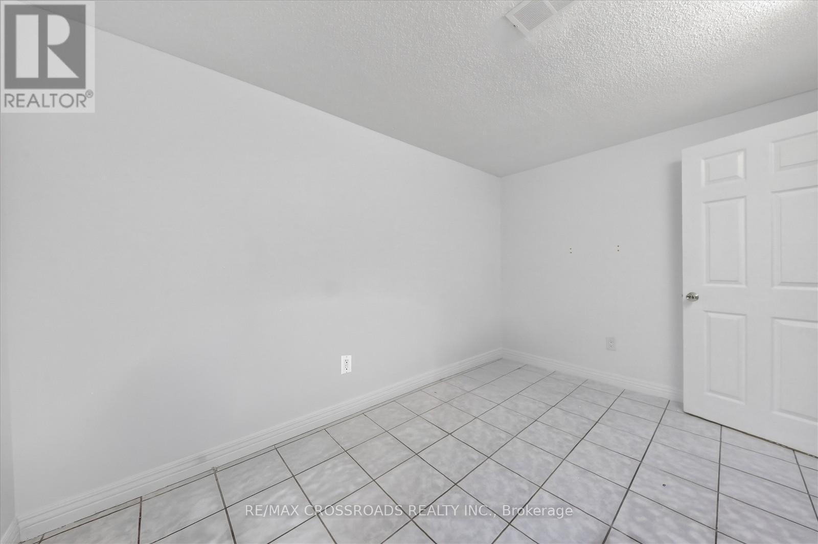 18 De Marco Boulevard, Toronto, Ontario  M6L 2W1 - Photo 32 - W12862062